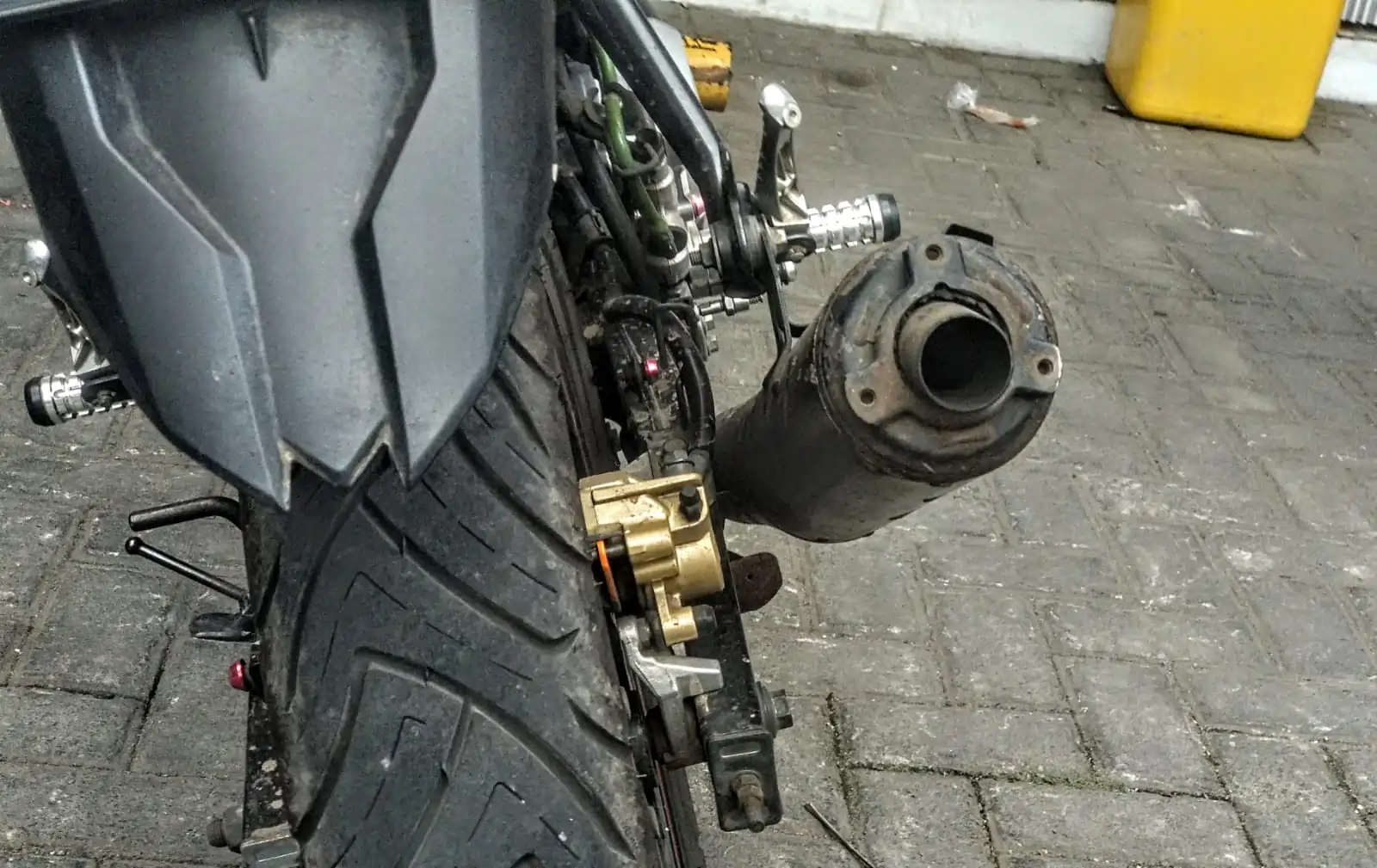 Knalpot Motor Kemasukan Air