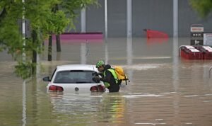 Mobil Terendam Banjir