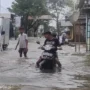 Bahaya Menerobos Banjir dengan Motor