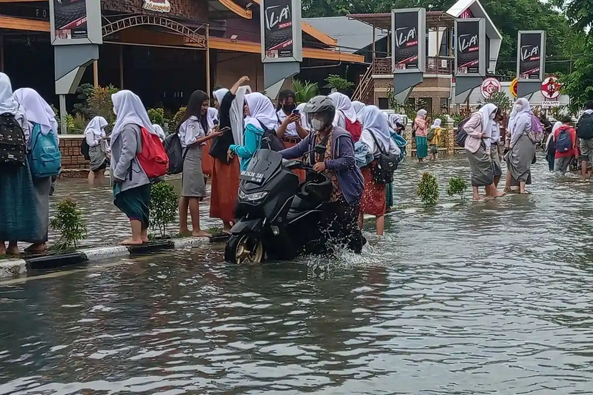 Dampak Jangka Panjang Menerobos Banjir dengan Motor