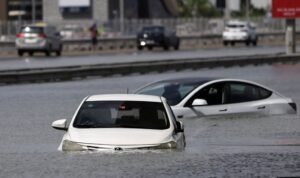 Mobil Terendam Banjir